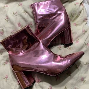 Metallic pink mirror heeled boots !!!
